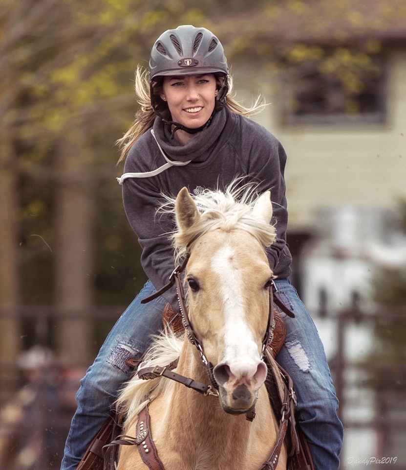 Choosing The Best Barrel Racing Helmet: Troxel or Tipperary